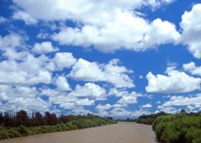 The wide brown Manawatu River from Fitzherbert Bridge.