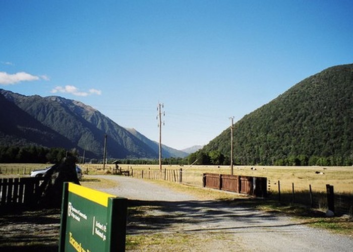 View of Harpers Pass from track end/start