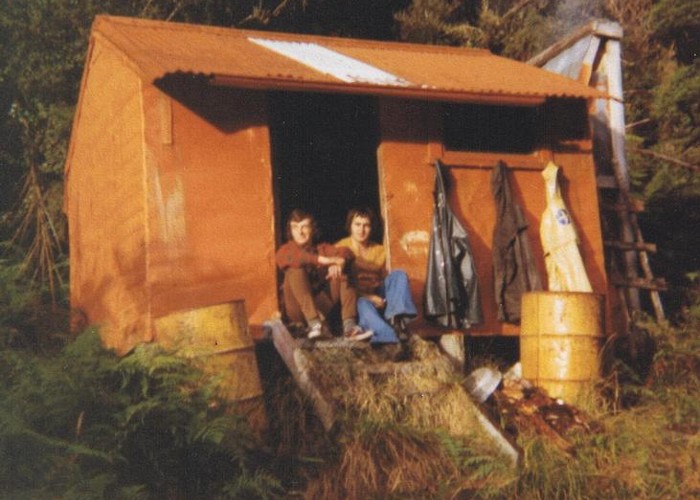 Serpentine hut  1977