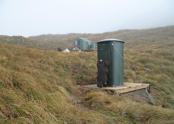 Arete Hut and Norski toilet
