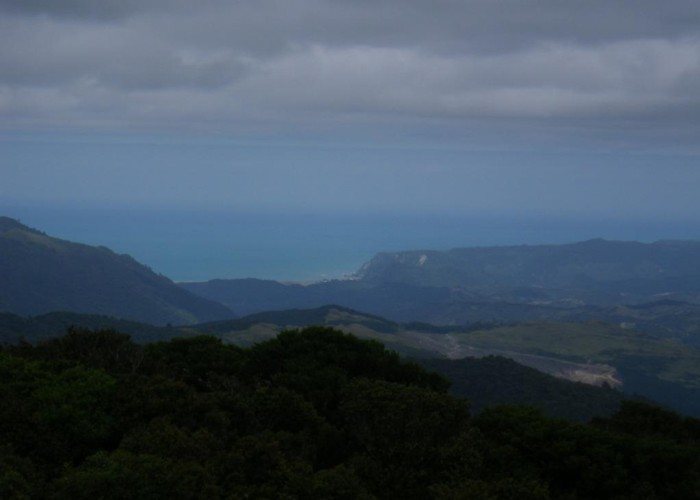 Taumaoteawhengaiao ridgeline - and the view towards Te Araroa
