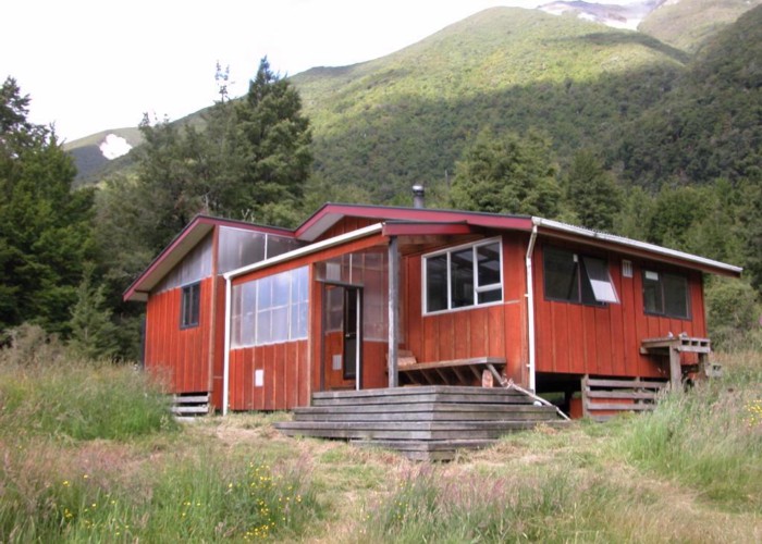 Lakehead hut