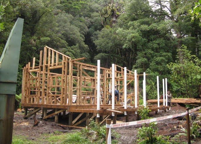 Building the new Atiwhakatu Hut